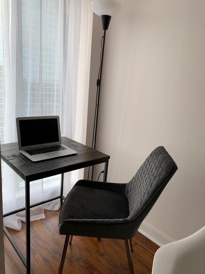 Apartment/2Bedrooms/2 Full Bathrooms/Free Parking 토론토 외부 사진
