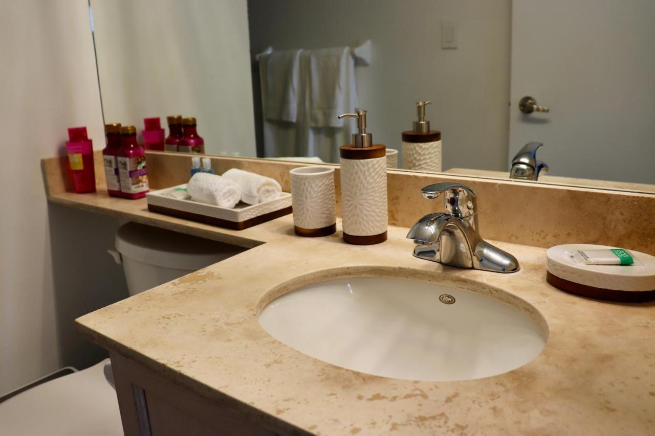 Apartment/2Bedrooms/2 Full Bathrooms/Free Parking 토론토 외부 사진