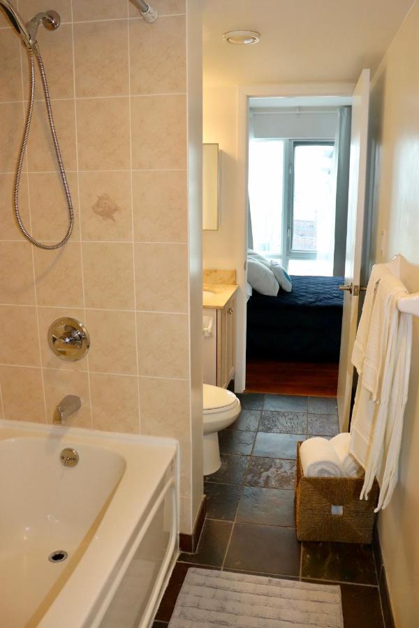 Apartment/2Bedrooms/2 Full Bathrooms/Free Parking 토론토 외부 사진