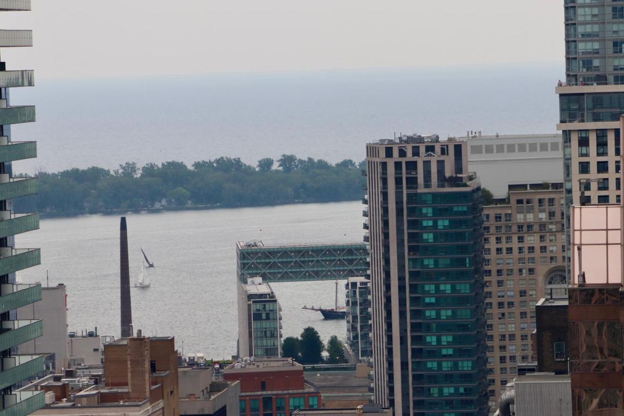 Apartment/2Bedrooms/2 Full Bathrooms/Free Parking 토론토 외부 사진