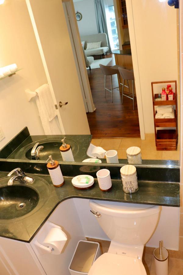 Apartment/2Bedrooms/2 Full Bathrooms/Free Parking 토론토 외부 사진