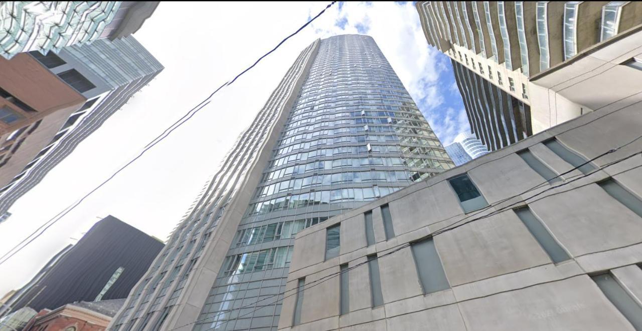 Apartment/2Bedrooms/2 Full Bathrooms/Free Parking 토론토 외부 사진